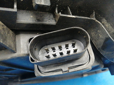 Фотография детали AA025441; Фара левая ксенон для Audi A6 II (C5) рест. (2001-2004)/БУ; Оригинал; Р1, Мелкий дефект; . Фото номер 10