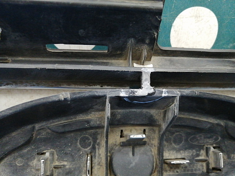 Фотография детали AA028318; Решетка радиатора (BS71-8200-A) для Ford Mondeo/БУ; Оригинал; Р2, Удовлетворительное; . Фото номер 12