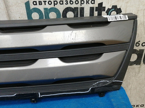 Фотография детали AA033598; Решетка радиатора (72111-54P1) для Suzuki Vitara II (2014 — 2019)/БУ; Оригинал; Р2, Удовлетворительное; . Фото номер 2