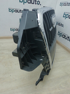 AA002978; Решетка радиатора; без паркт. (8U0 853 651 H) для Audi Q3 I (2011-2014)/БУ; Оригинал; Р2, Удовлетворительное; 