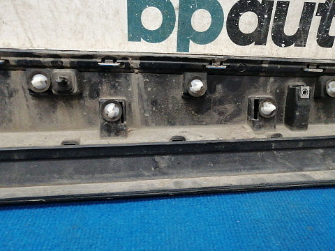 Фотография детали AA035525; Накладка на дверь передняя левая (808775963R) для Renault Arkana (2019-н.в.)/БУ; Оригинал; Р1, Мелкий дефект; . Фото номер 10