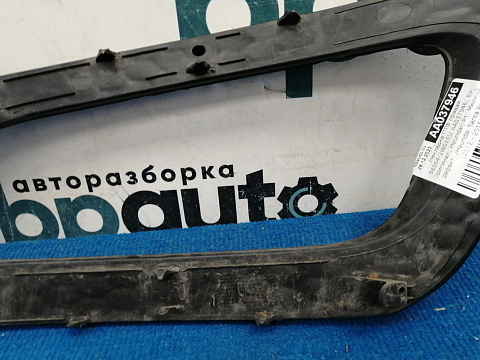 Фотография детали AA037946; Накладка ПТФ правая (86564-2W010) для Hyundai Santa Fe III (2012 - 2015)/БУ; Оригинал; Р1, Мелкий дефект; . Фото номер 9
