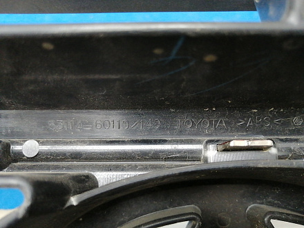 AA015546; Решетка радиатора (53114-60110) для Toyota Land Cruiser 200 рест. (2012 — 2015)/БУ; Оригинал; Р1, Мелкий дефект; 