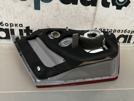 AA044243; Фонарь внутренний правый, в крышку баг. (81581-33220) для Toyota Camry 50 (2012 — 2014)/БУ; Оригинал; Р0, Хорошее; 