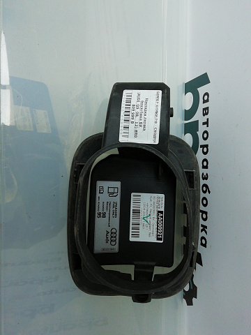 Фотография детали AA000921; Лючок бензобака (8R0 809 999 B) для Audi Q5/БУ; Оригинал; Р1, Мелкий дефект; . Фото номер 2