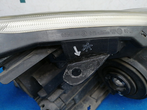 Фотография детали AA021160; Фара галоген левая (81170-47252) для Toyota Prius III XW30 (2009 - 2012)/БУ; Оригинал; Р2, Удовлетворительное; . Фото номер 6