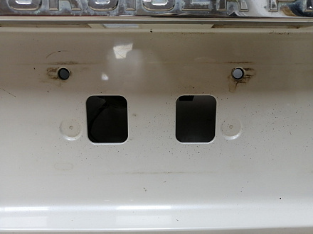 AA045273; Накладка крышки багажника, без кнопок (76811-60190) для Toyota Land Cruiser Prado 150 (2010 — 2013)/БУ; Оригинал; Р0, Хорошее; (070) Белый перламутр 3х. сл.