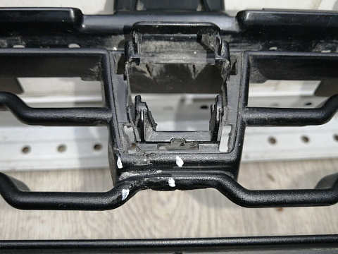 Фотография детали AA045109; Решетка переднего бампера верхняя, М-пакет; под камер. (51118060891) для BMW Х6 II (F16) (2014-2019)/БУ; Оригинал; Р1, Мелкий дефект; . Фото номер 7