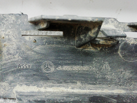 AA003286; Накладка дневного ходового огня правая (A1668842222) для Mercedes-Benz M-klasse III (W166) (2011-2015)/БУ; Оригинал; Р1, Мелкий дефект; 