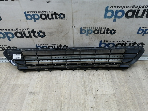 Фотография детали AA046153; Решетка переднего бампера (5G0853677) для Volkswagen Golf/БУ; Оригинал; Р1, Мелкий дефект; . Фото номер 10