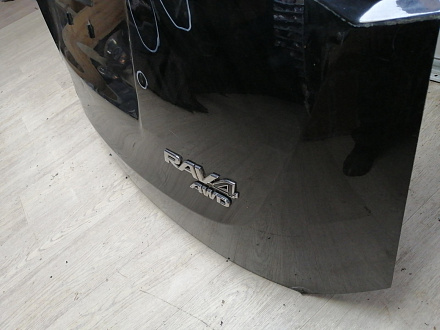 AA044913; Крышка багажника (67005-42430) для Toyota Rav4 40 (2013 — 2015)/БУ; Оригинал; Р2, Удовлетворительное; 