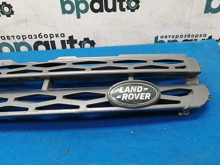 AA017427; Решетка радиатора (DJ32-8200-AA) для Land Rover Range Rover Evoque I (2011 - 2015)/БУ; Оригинал; Р1, Мелкий дефект; 