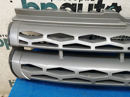 AA033467; Решетка радиатора (BJ32-8B189-A) для Land Rover Range Rover Evoque I (2011 - 2015)/БУ; Оригинал; Р1, Мелкий дефект; 