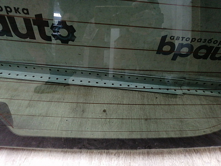 AA045272; Стекло крышки багажника (68105-60190)/БУ; Оригинал; Р1, Мелкий дефект; 