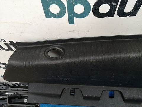 Фотография детали AA037799; Накладка задней панели внутренняя, пластик (8200128740) для Renault Megane/БУ; Оригинал; Р2, Удовлетворительное; . Фото номер 7