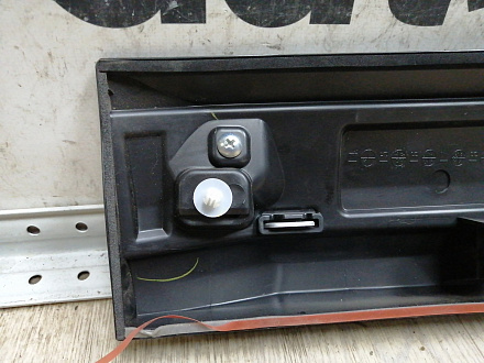 AA045189; Накладка задней правой двери (5757A410) для Mitsubishi Outlander/Нов с деф; Оригинал; Р1, Мелкий дефект; 