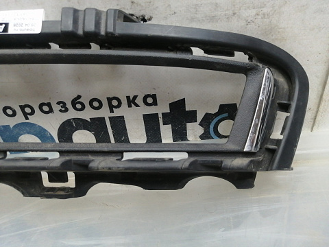 Фотография детали AA046342; Накладка ПТФ левая, с хромом (5G0853211F) для Volkswagen Golf/БУ; Оригинал; Р1, Мелкий дефект; . Фото номер 3