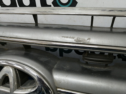AA015558; Решетка радиатора (53101-60480) для Toyota Land Cruiser 200 (2008 — 2012)/БУ; Оригинал; Р1, Мелкий дефект; 