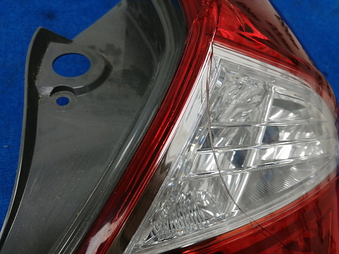 Фотография детали AA014740; Фонарь правый (92402-1R200) для Hyundai Solaris I HB (2010- 2014)/БУ; Оригинал; Р2, Удовлетворительное; . Фото номер 2