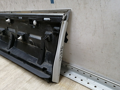 Фотография детали AA045276; Накладка двери задняя правая, нижняя, R-Line (5NA854950M) для Volkswagen Tiguan II (2016- 2020)/БУ; Оригинал; Р1, Мелкий дефект; . Фото номер 9