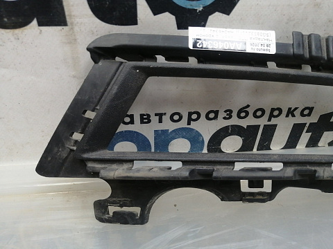 Фотография детали AA046342; Накладка ПТФ левая, с хромом (5G0853211F) для Volkswagen Golf/БУ; Оригинал; Р1, Мелкий дефект; . Фото номер 2