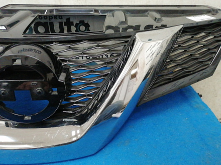 AA033725; Решетка радиатора; под камер. (62310-4CM0A) для Nissan X-Trail III (T32) (2013-2018)/БУ; Оригинал; Р2, Удовлетворительное; 
