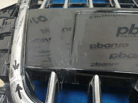 Фотография детали AA030010; Решетка радиатора; без паркт. (8U0 853 653 A) для Audi Q3 I (2011-2014)/БУ; Оригинал; Р2, Удовлетворительное; . Фото номер 9