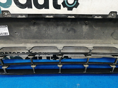 Фотография детали AA028846; Решетка переднего бампера (86561-1J000) для Hyundai I 20 (2009-2012)/БУ; Оригинал; Р1, Мелкий дефект; . Фото номер 12