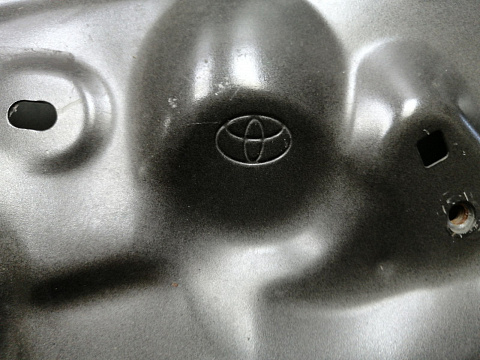 Фотография детали AA044915; Крышка багажника (67005-KK150) для Toyota Fortuner/БУ; Оригинал; Р3, Под восстановление; . Фото номер 35
