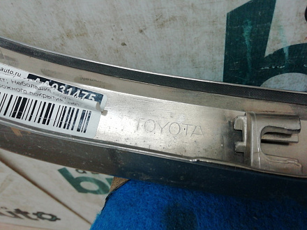 AA031475; Молдинг капота, хром (75770-33010) для Toyota Camry 50 (2012 — 2014)/БУ; Оригинал; Р1, Мелкий дефект; 