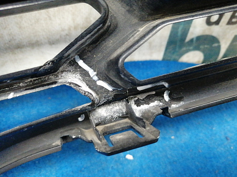 Фотография детали AA033313; Решетка радиатора (62310-BR00A) для Nissan Qashqai I рест. (2010-2013)/БУ; Оригинал; Р1, Мелкий дефект; . Фото номер 15