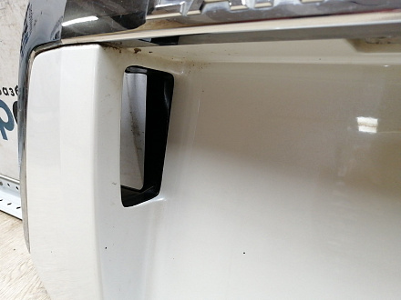 AA045275; Накладка крышки багажника, без кнопок (76811-60190) для Toyota Land Cruiser Prado 150 (2010 — 2013)/БУ; Оригинал; Р0, Хорошее; (070) Белый перламутр 3х. сл.