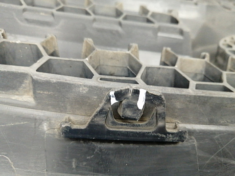 Фотография детали AA037787; Решетка радиатора (8450091244) для Lada Largus I (2012 — 2021)/БУ; Оригинал; Р1, Мелкий дефект; . Фото номер 14