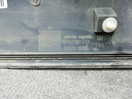 AA006805; Накладка передней правой двери (80870-JD00A) для Nissan Qashqai/БУ; Оригинал; Р1, Мелкий дефект; 