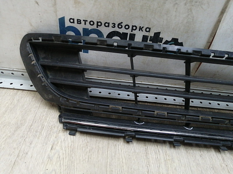 Фотография детали AA046151; Решетка переднего бампера (5G0853677A) для Volkswagen Golf/БУ; Оригинал; Р1, Мелкий дефект; . Фото номер 12