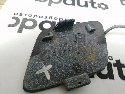 AA045672; Заглушка буксир. крюка переднего бампера, S-line (8T0 807 241 D) для Audi A5/БУ; Оригинал; Р1, Мелкий дефект; 