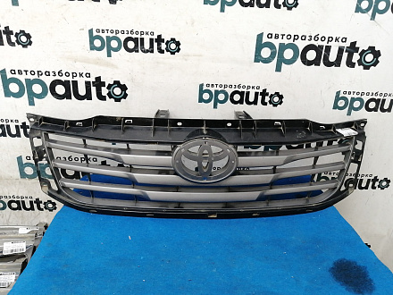 Решетка радиатора Тойота Hilux VII рест. 2011 - 2015, б/у, фото 1