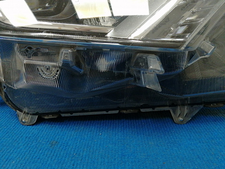 AA037195; Фара светодиодная правая (81145-42680) для Toyota Rav4 40 рест. (2015 — 2019)/БУ; Оригинал; Р1, Мелкий дефект; 