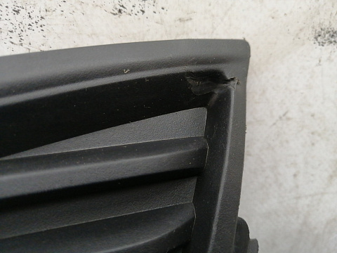 Фотография детали AA036722; Заглушка ПТФ левая, матовая (95093364) для Chevrolet Cruze/БУ; Оригинал; Р1, Мелкий дефект; . Фото номер 5