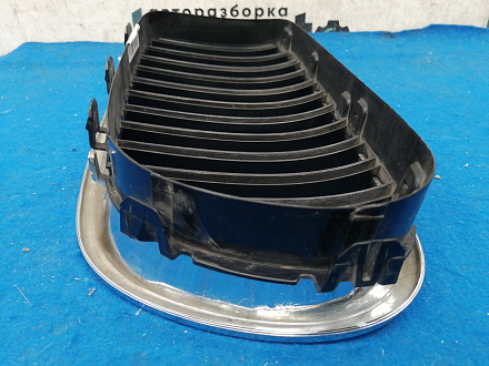 AA034162; Решетка радиатора правая, 12 перемычек (51137200728) для BMW 5 серия F10 F11/БУ; Оригинал; Р1, Мелкий дефект; 