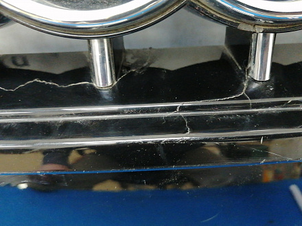 AA028303; Решётка радиатора (4L0 853 651 F) для Audi Q7 I (2005-2010)/БУ; Оригинал; Р2, Удовлетворительное; 