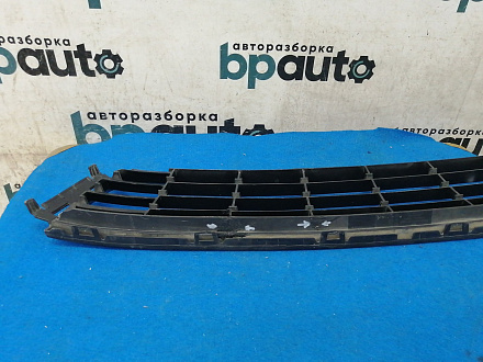 Решетка переднего бампера Фольксваген Polo V Sedan 2010-2014, б/у, фото 12