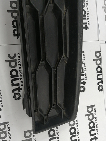 Фотография детали AA045555; Решетка переднего бампера левая (5E0 807 681 F) для Skoda Octavia/БУ; Оригинал; Р1, Мелкий дефект; . Фото номер 4