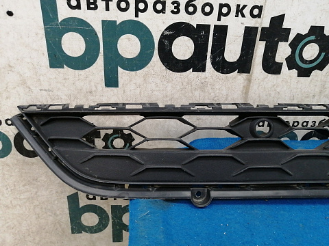 Фотография детали AA033356; Решетка переднего бампера центральная; под паркт. (5NA853677C) для Volkswagen Tiguan II (2016- 2020)/БУ; Оригинал; Р2, Удовлетворительное; . Фото номер 7
