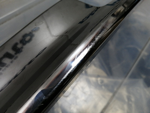 Фотография детали AA044926; Накладка переднего бампера правая, хром (2803148XKV3AA) для Tank 500 (2021-н.в.)/БУ; Оригинал; Р1, Мелкий дефект; . Фото номер 4