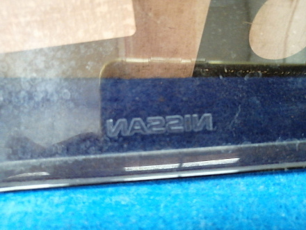 AA018637; Ветровик передней левой двери для Nissan Murano Z51/БУ; Оригинал; Р1, Мелкий дефект; 