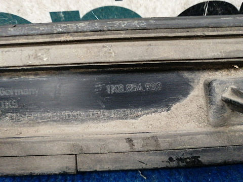 Фотография детали AA035983; Накладка на заднее крыло правая (1K8854932) для Volkswagen Scirocco (2009 - 2014)/БУ; Оригинал; Р1, Мелкий дефект; . Фото номер 6