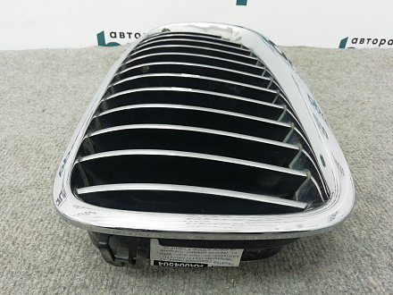 AA004504; Решетка радиатора левая, 12 перемычек (51137200727) для BMW 5 серия F10 F11/БУ; Оригинал; Р1, Мелкий дефект; 