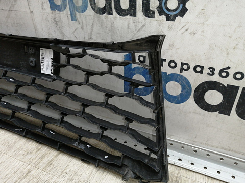 Фотография детали AA045278; Решетка переднего бампера; под паркт. (6402A373) для Mitsubishi Pajero Sport III (2015-2020)/БУ; Оригинал; Р1, Мелкий дефект; . Фото номер 24