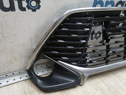 AA045454; Решетка переднего бампера (53112-06820) для Toyota Camry 55 рест.2 (2017 — 2018)/БУ; Оригинал; Р1, Мелкий дефект; 